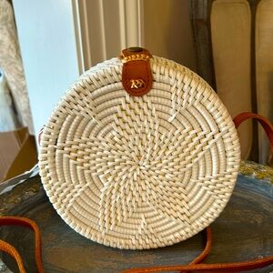 NWT White Woven Straw Round 8” Shoulder Bag